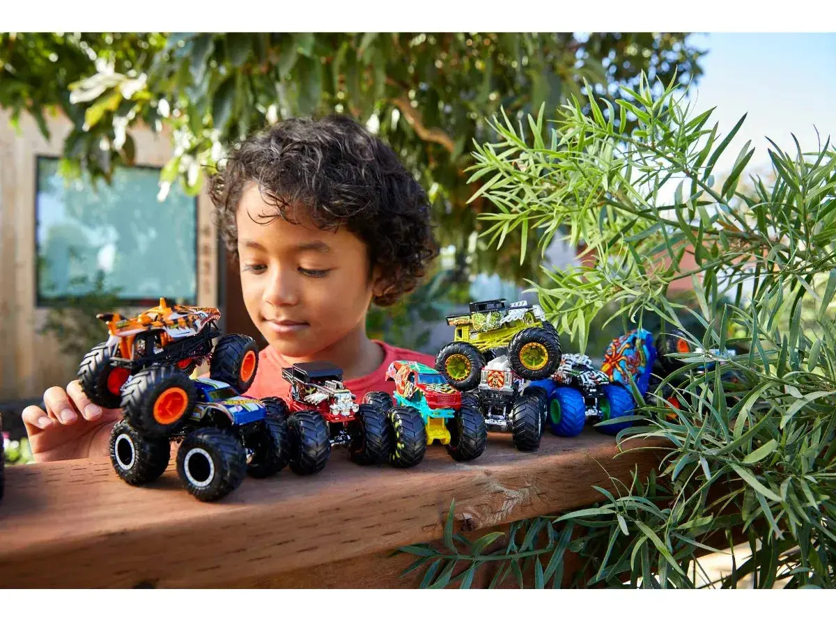 Carrinho Hot Wheels Monster Trucks Surprise – Mattel | Escala 1:64 - Imagem 3